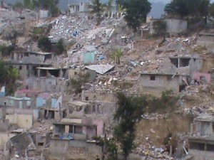Des maisons reduitent en poussière